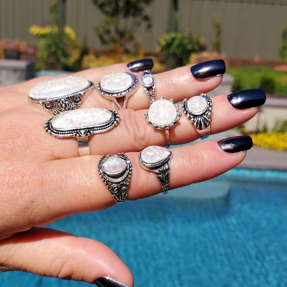 2/$20🌼 8 Pc. Faux Opal Sparkly Boho Ring Set NWOT - Picture 5 of 5